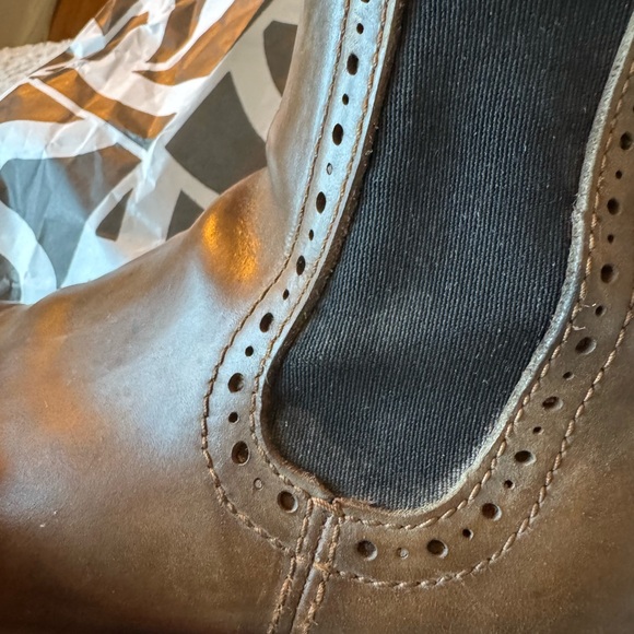 Blundstone Brown Ankle Boots with Elastic Gussets - Picture 9 of 9